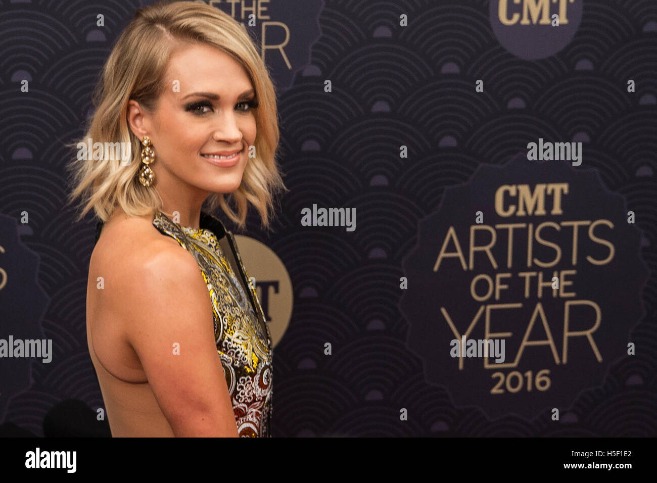 Nashville, USA. 19. Oktober 2016. Carrie Underwood kommt an die CMT-Künstler des Jahres roten Teppich. Bildnachweis: Das Foto Zugang/Alamy Live-Nachrichten Stockfoto