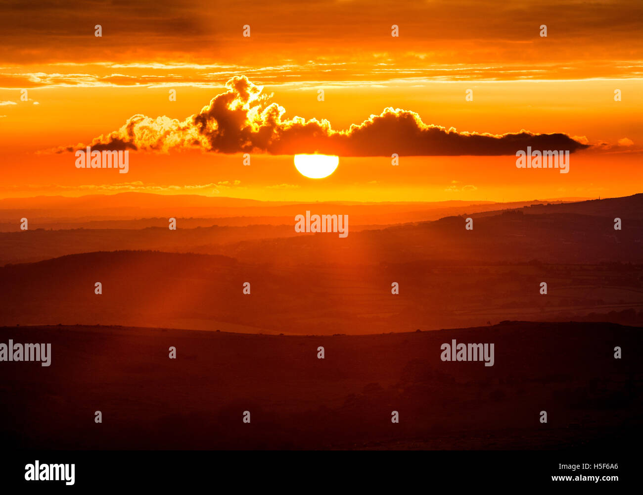 Postbridge, Dartmoor, Devon, UK. 20. Oktober 2016.UK Wetter.  Die Sonnenuntergänge über Dartmoor. Bildnachweis: Simon Maycock/Alamy Live-Nachrichten Stockfoto