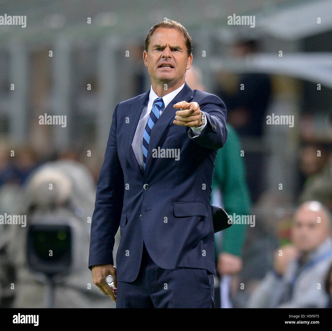 Mailand, Italien. 20. Oktober 2016. Giuseppe Meazza Stadion Mailand, Italien. 20. Oktober 2016. Frank de Boer Gesten während der Fußball-Uefa Europa League Spiel zwischen Inter und Southampton FC. Bildnachweis: Nicolò Campo/Alamy Live-Nachrichten Stockfoto