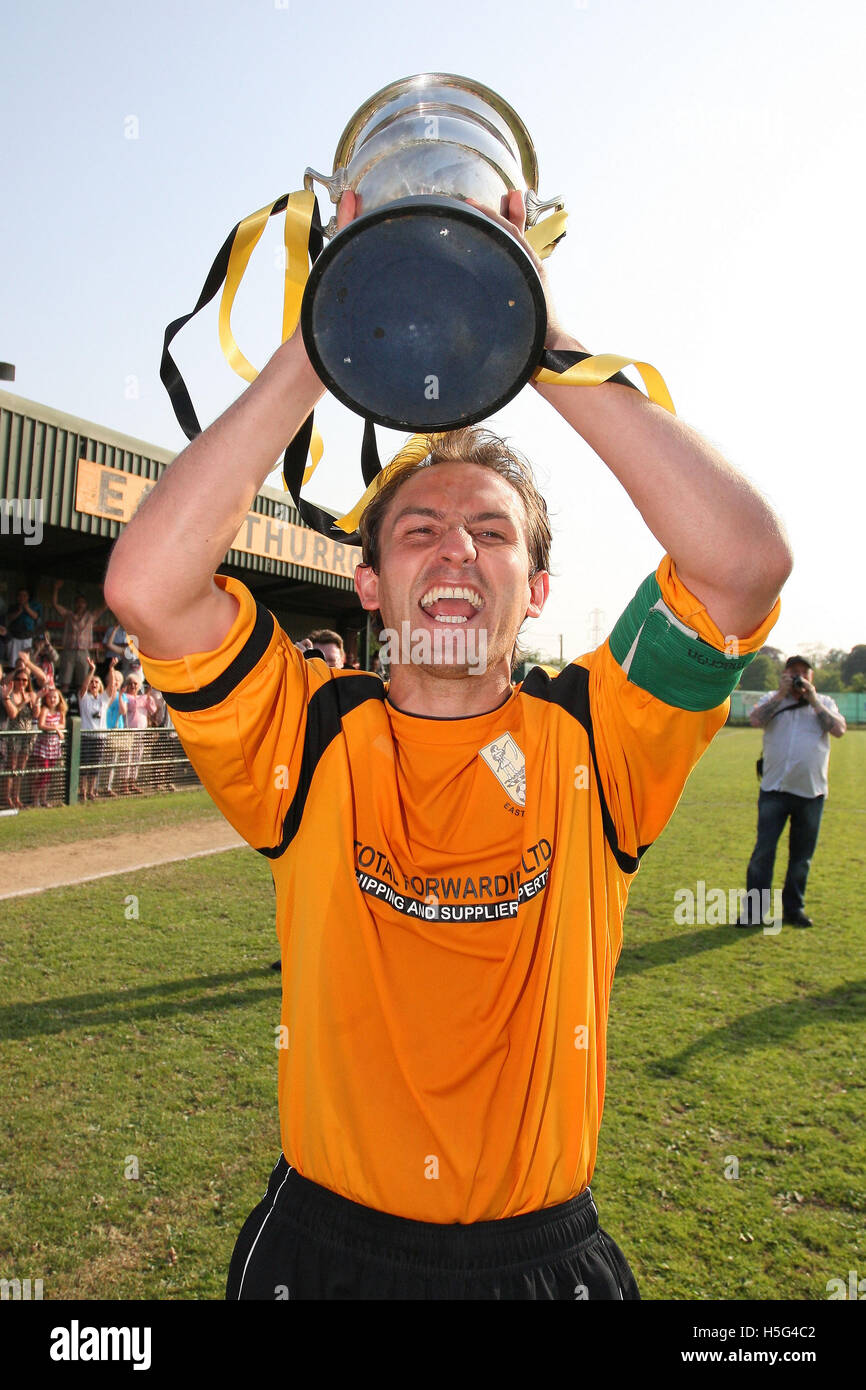 East Thurrock United Football Club - Ryman League Division One North Champions 2010 / 11 - 25.04.11 Stockfoto