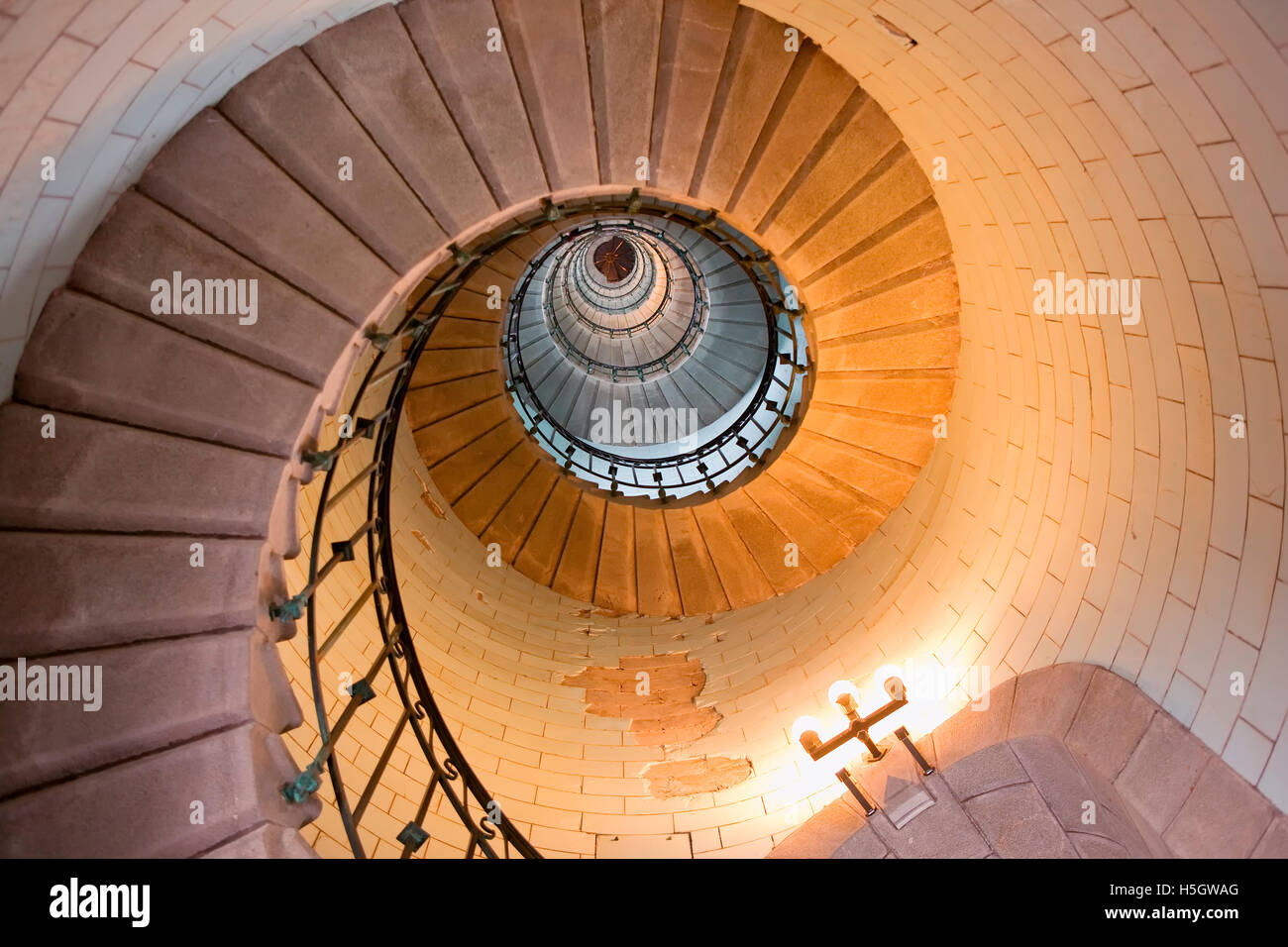 Innere des Eckmühl Leuchtturm in der Bretagne, Frankreich Stockfoto