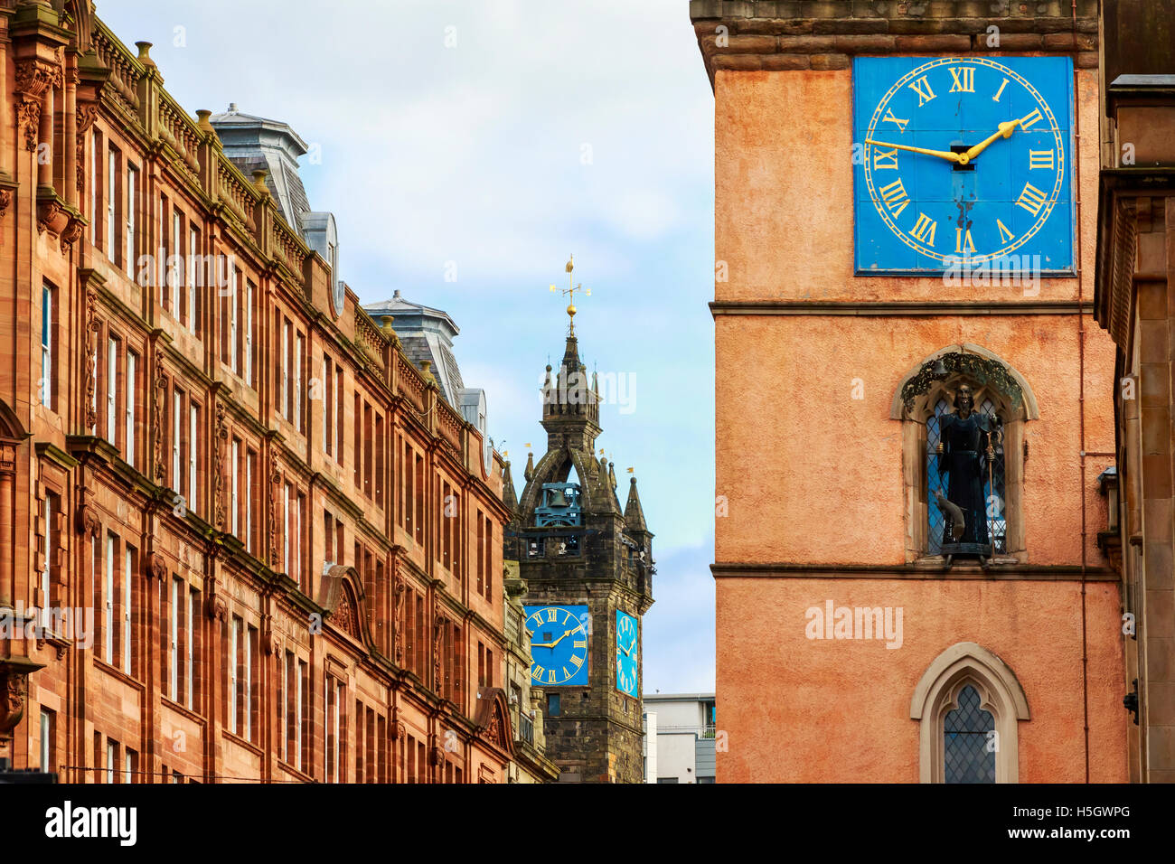 Glasgow Mietskasernen, die Tron Theater Uhr und der Turm des Glasgow