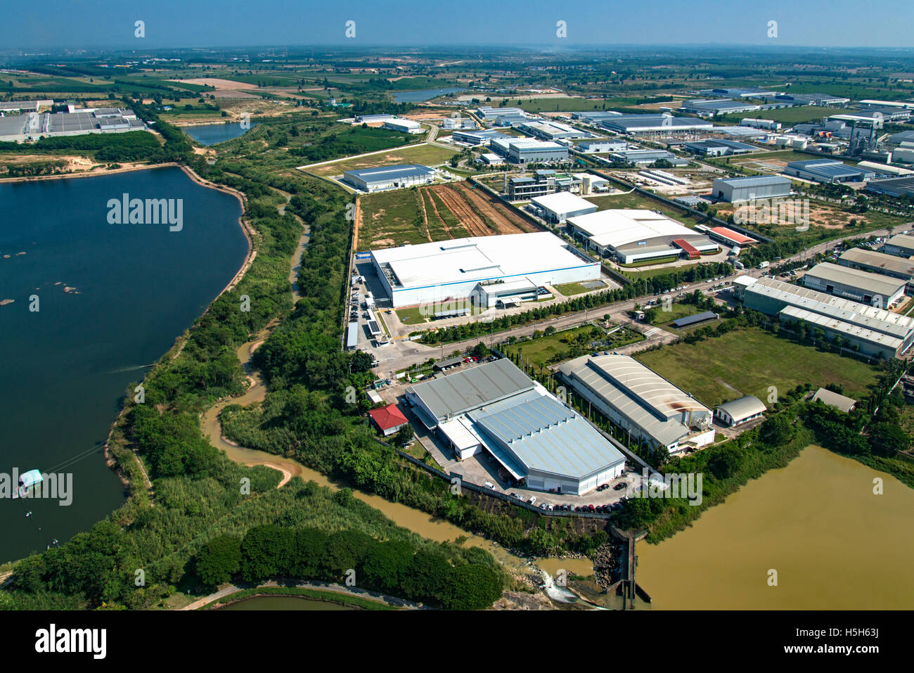 Gewerbegebiet Land Entwicklung Wasser Reservoir Luftbild Stockfoto