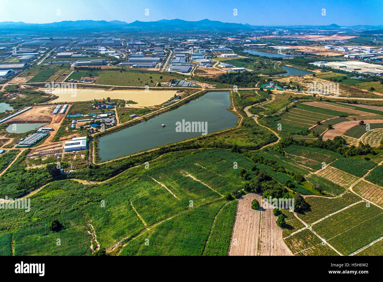 Gewerbegebiet Land Entwicklung Wasserreservoir Farm Land Luftaufnahmen Stockfoto