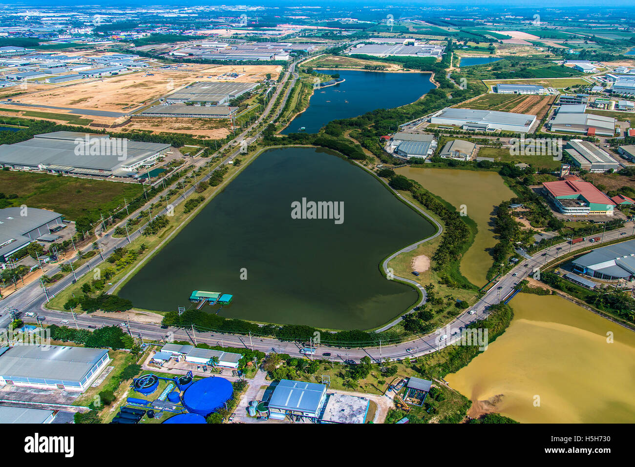 Gewerbegebiet Land Entwicklung Wasser Reservoir Luftbild Stockfoto