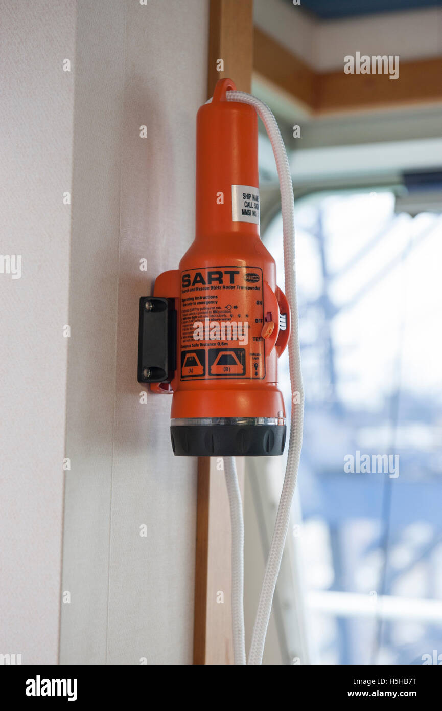 SART-Search and Rescue Radar Transponder auf Schiffs-Brücke Stockfoto