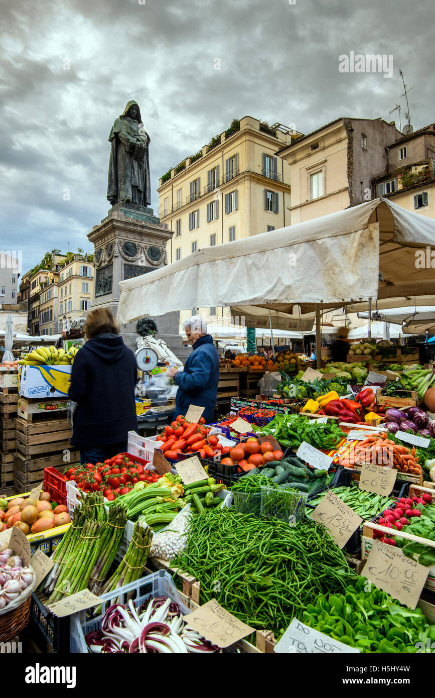 Lebensmittel-Markt am Campo de Fiori Platz, Rom, Latium, Italien Stockfoto