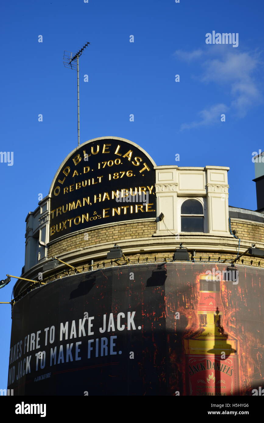 UK, London, große östliche Straße EC2, alte blaue letzten Pub Stockfoto