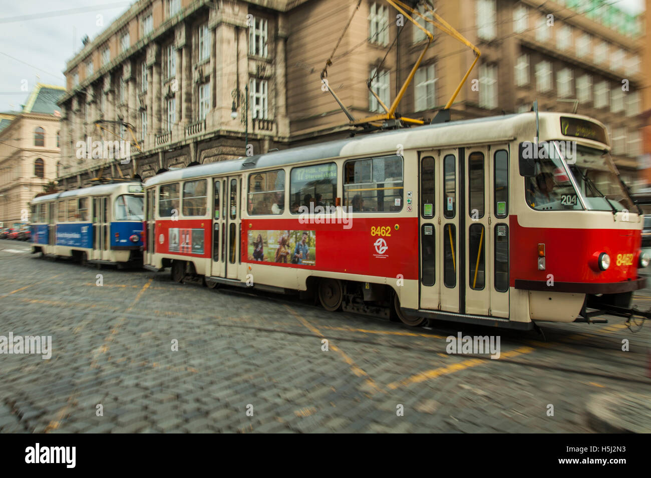 Kultigen roten Straßenbahn in Prag, Tschechien. Stockfoto