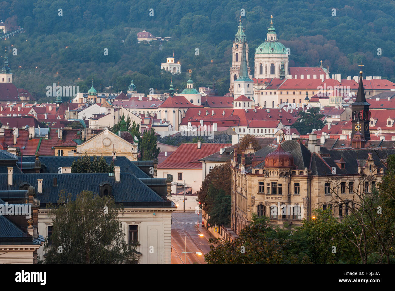 Morgendämmerung in Mala Strana (Kleinseite), Prag, Tschechische Republik. Stockfoto