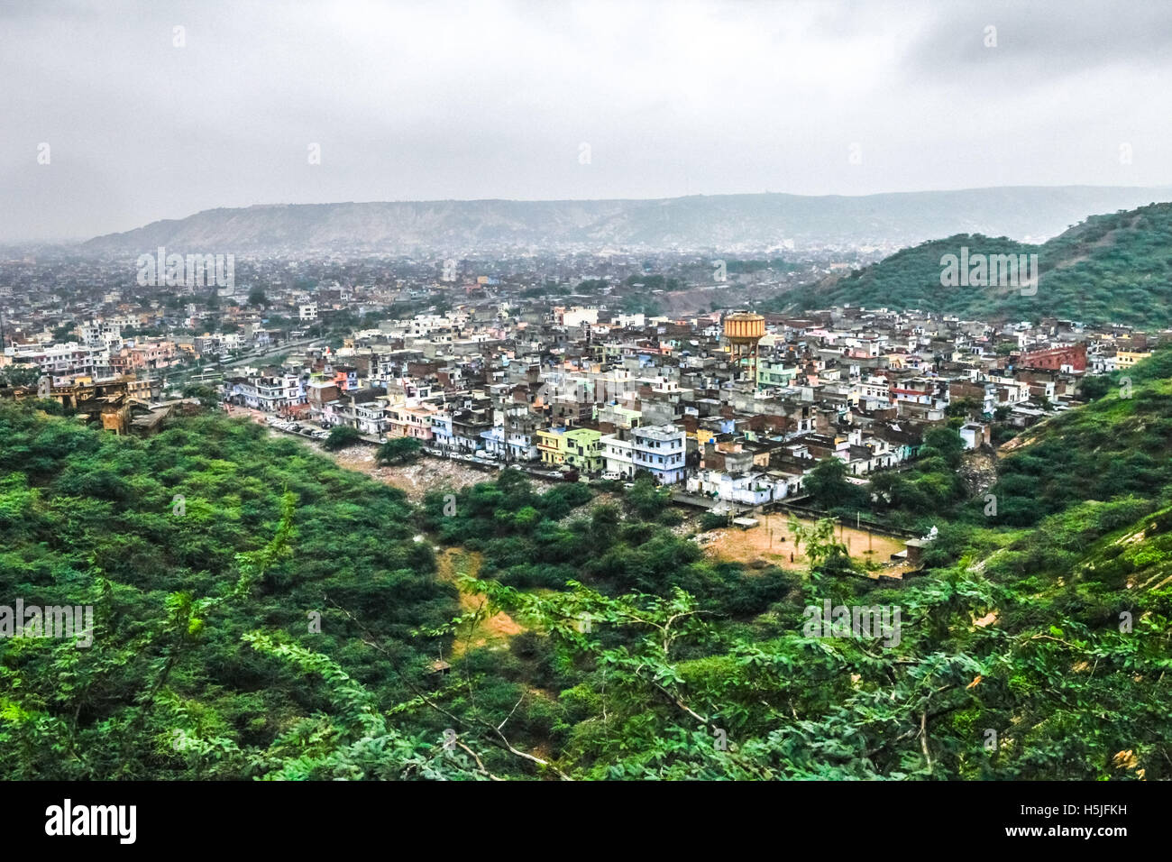 Jaipur Stadtlandschaft vom Monkey Temple in Jaipur, Rajasthan, Indien gesehen. Stockfoto