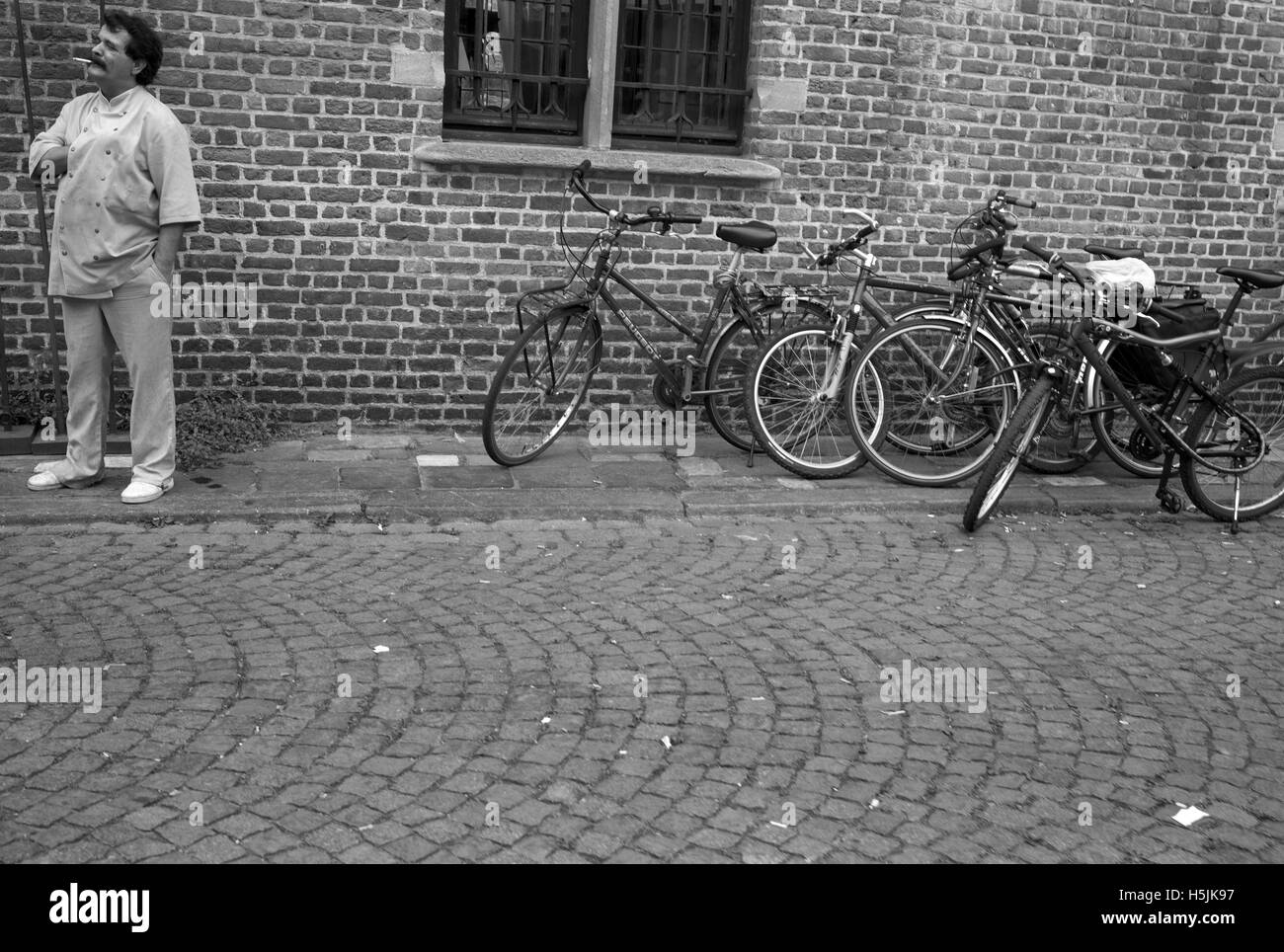 Rauchen, Koch und Fahrräder, Brügge, Belgien Stockfoto