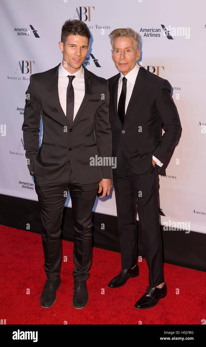 New York, Vereinigte Staaten von Amerika. 20. Oktober 2016. Calvin Klein (R) besucht American Ballet Theatre 2016 Herbst Gala im Lincoln Center © Lev Radin/Pacific Press/Alamy Live News Stockfoto