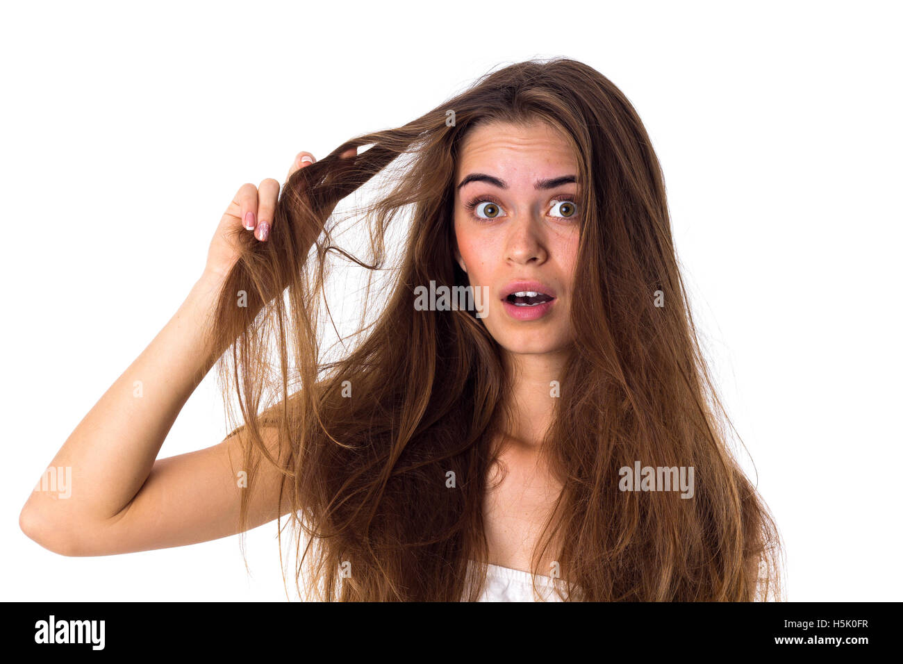 Frau, die ihre Wirren Haare zu berühren Stockfoto