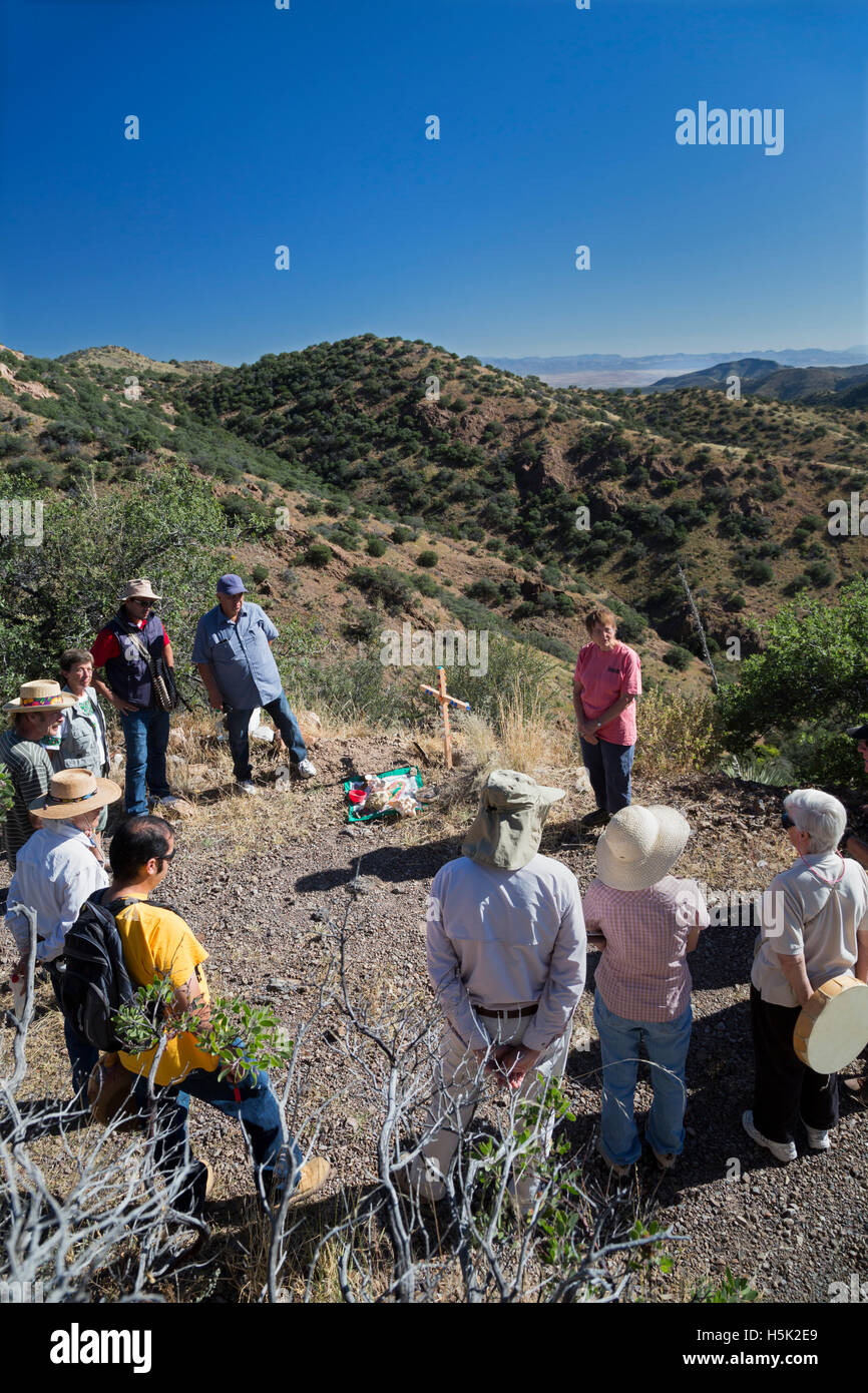 Bisbee, Arizona - Kreuz markiert die Stelle, wo ein nicht identifizierter Migrant starb versuchen, mexikanisch amerikanischen Grenze zu überqueren. Stockfoto