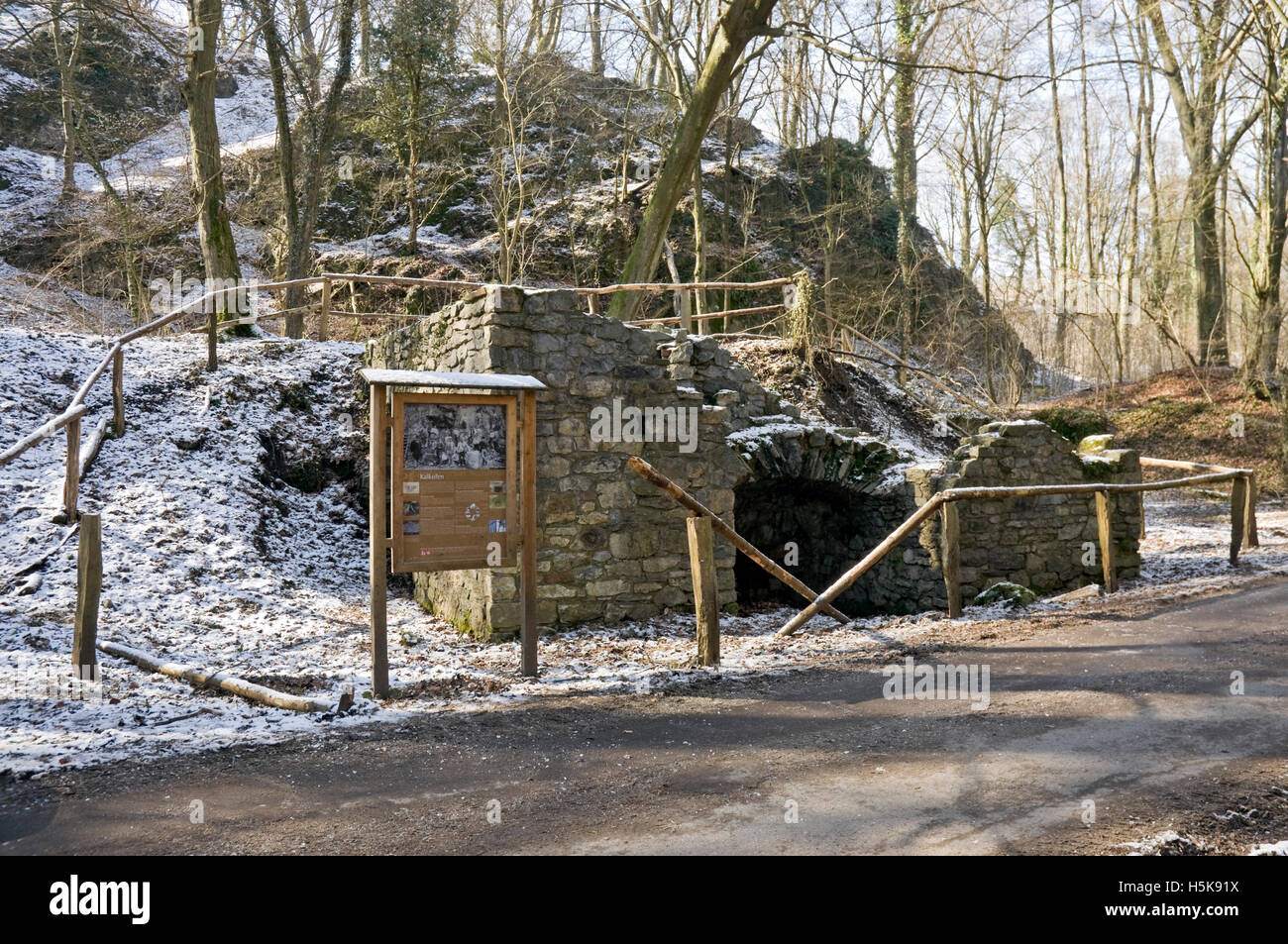 Bleibt der Kalkofen "Kalkofen Huppertsbracken" im Neanderthal bei Düsseldorf, Nordrhein-Westfalen Stockfoto