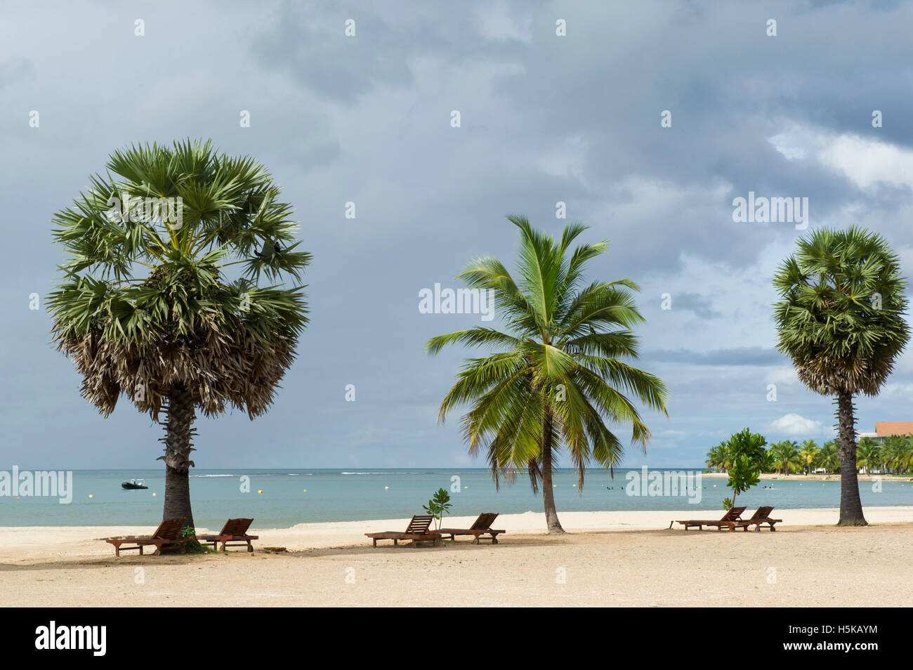 Sandstrand vor einem der Resorts in Passikudah Bucht, Sri Lanka Stockfoto