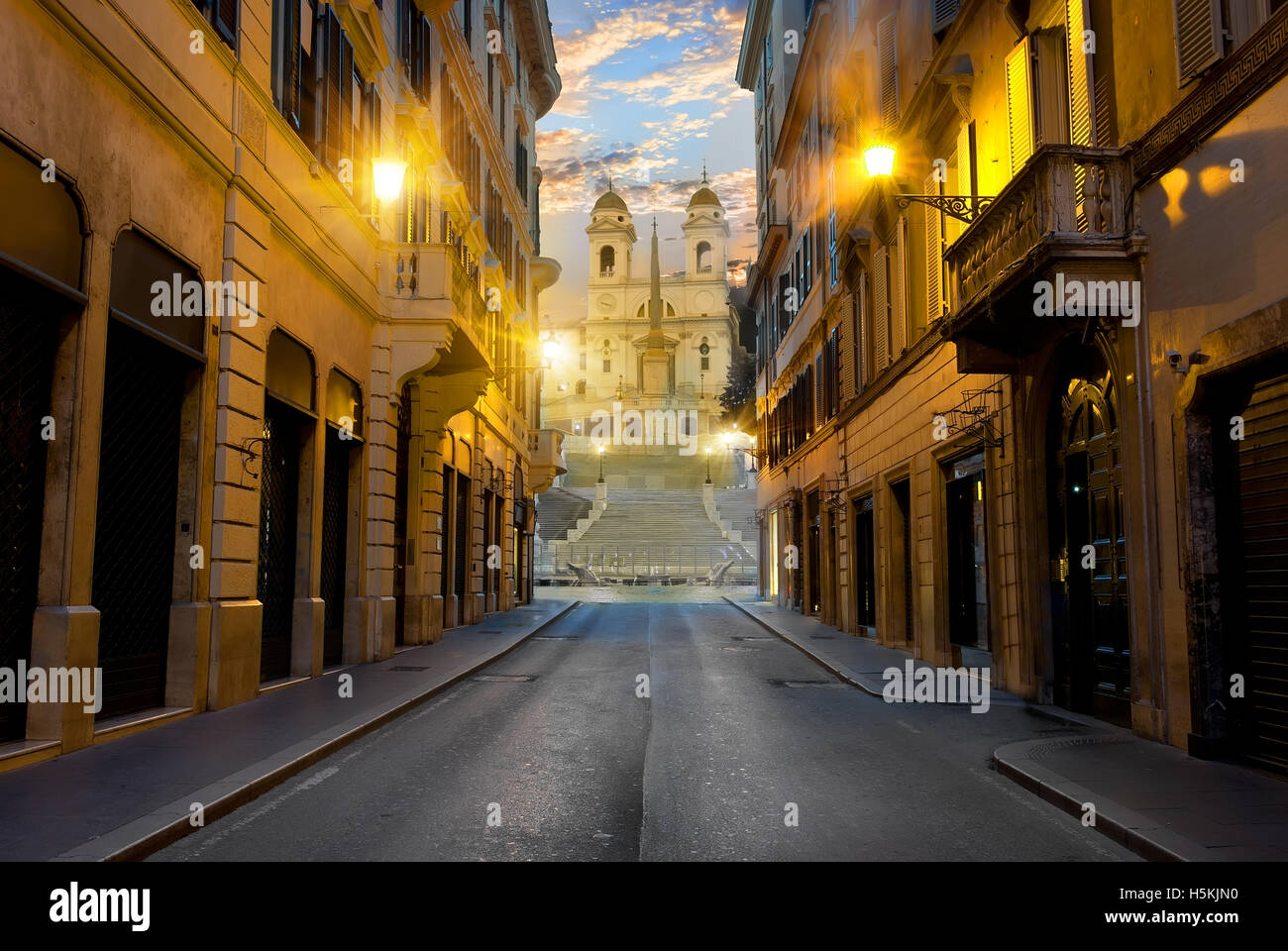 Straße mit Weg zur spanischen Treppe in Rom, Italien Stockfoto