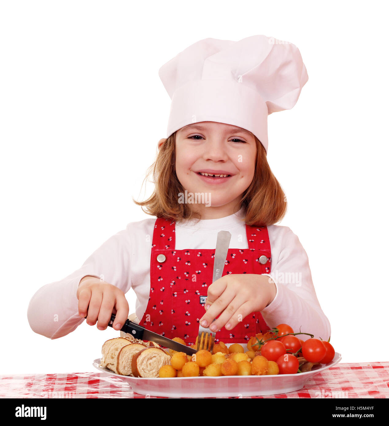 glückliches kleine Mädchen Kochen mit Gourmet-Essen Stockfoto