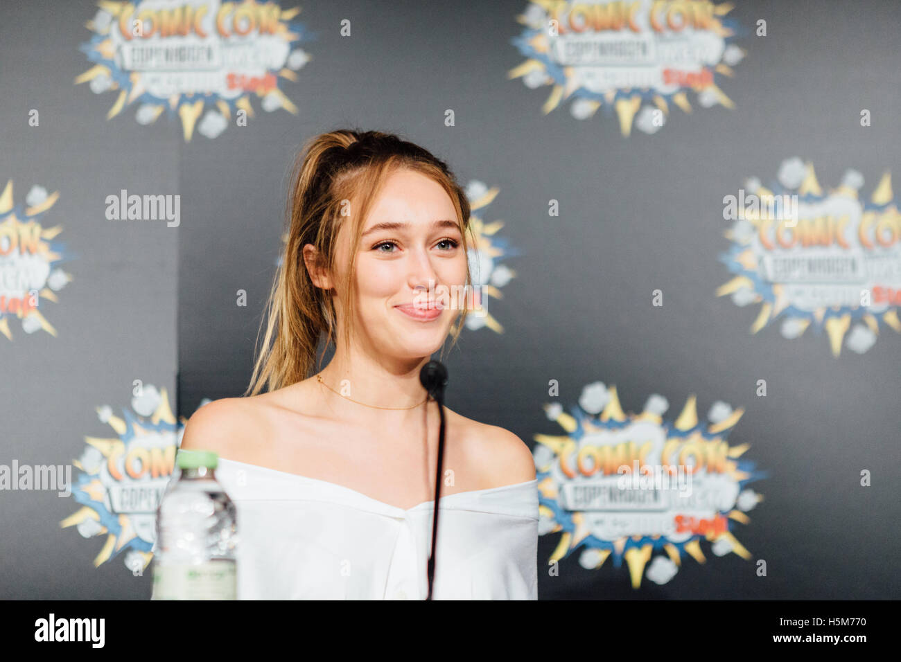 Alycia Debnam-Carey, australische Schauspielerin, bekannt aus der AMC-Serie "The Walking Dead fürchten", kümmert sich ein Fan-treffen bei der Comic Con Co Stockfoto