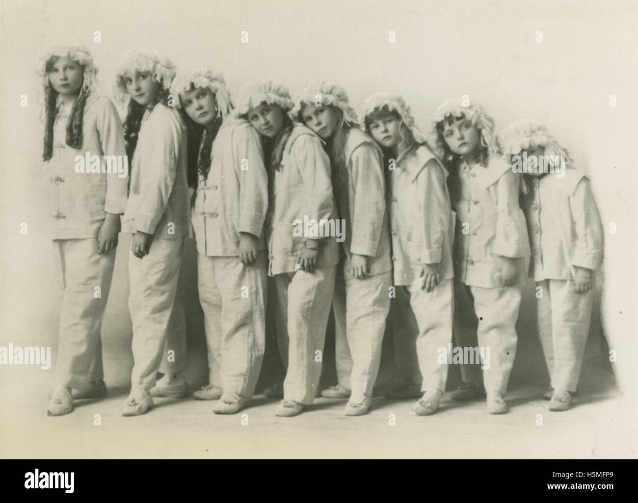 Ein Rezital, das von Schülern der Tanzschule Margaret St Ledgers durchgeführt wurde und Tanzfähigkeiten und Talente aus dem frühen 20. Jahrhundert zeigt. Stockfoto