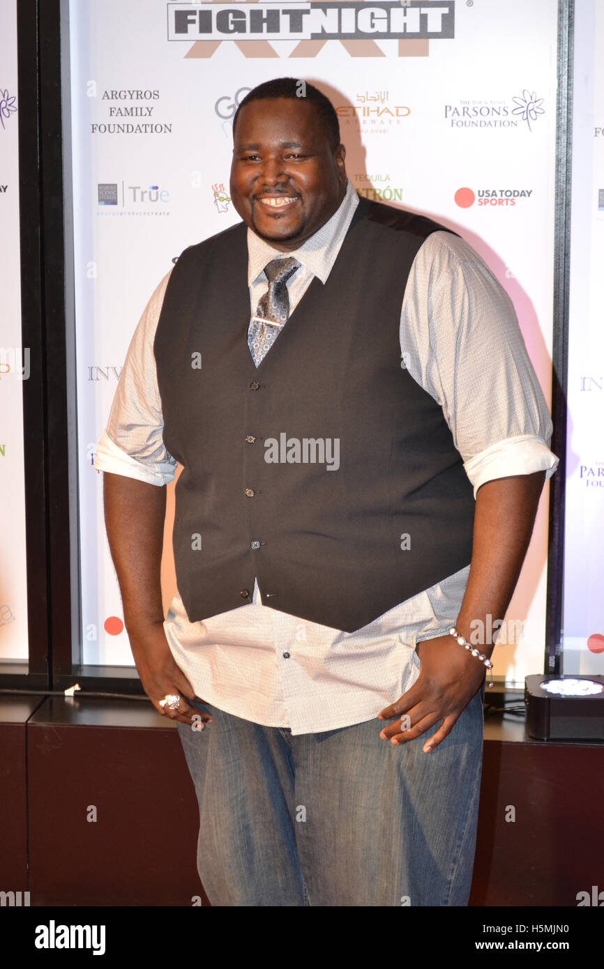 Quinton Aaron besucht den 2015 Celebrity Fight Night roten Teppich im JW Marriott Desert Ridge Resort &amp; Spa Stockfoto