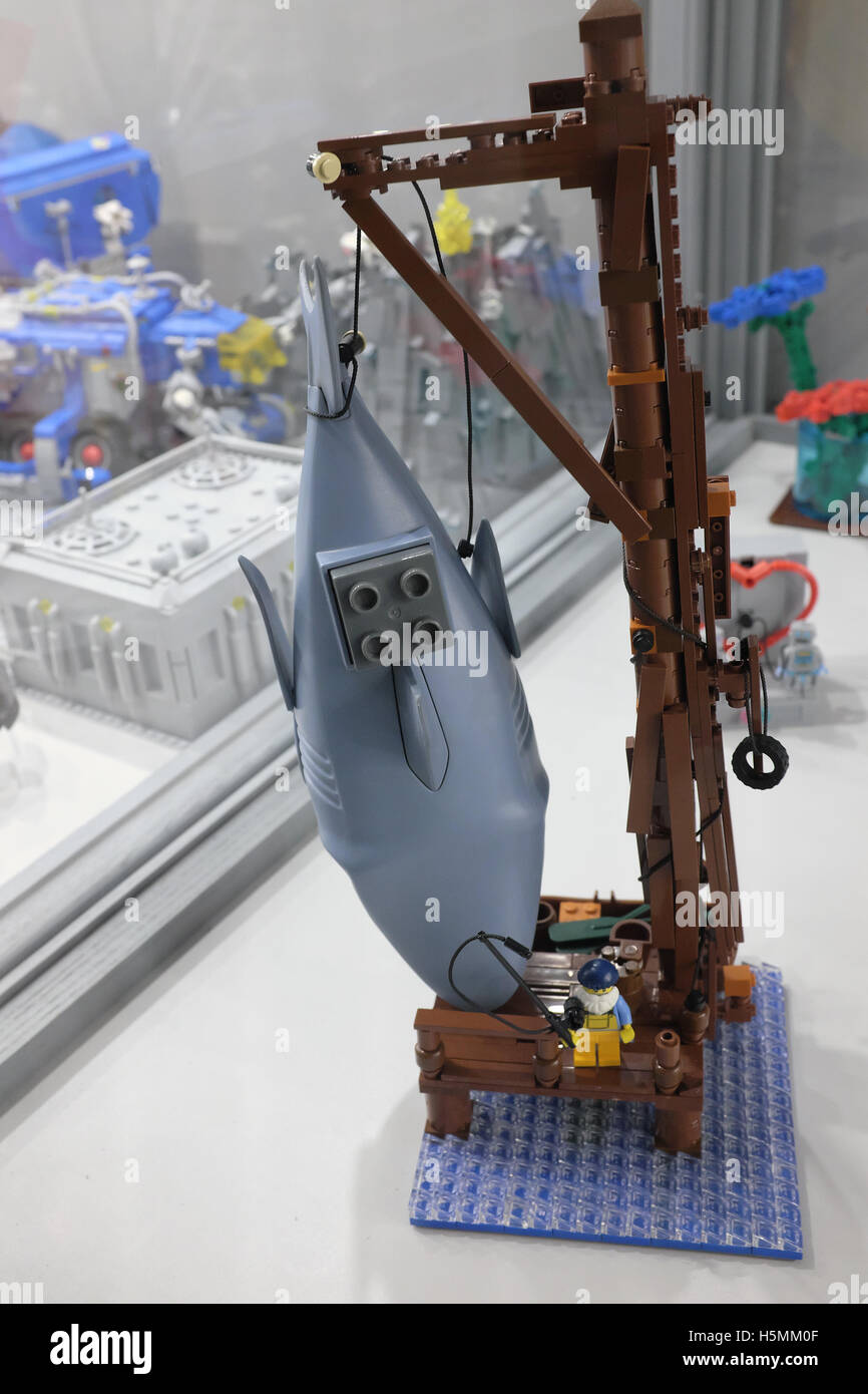 Wal gemacht von Legosteinen hängen, Kran, Ausstellung in Rzeszów, Polen Stockfoto
