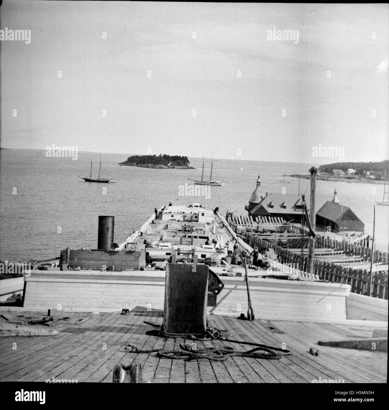 Der 6-Mast-Schoner George W. Wells, erbaut im Jahr 1900 in der Bean-Werft war vielleicht das berühmteste Schiff in Camden und der erste 6-Meister in der Welt gebaut gebaut werden.  Dieses Schiff wurde 14. August 1900 zu großem Tamtam zeugen von einer Menge von mehr als 10.000 Menschen ins Leben gerufen.  Messung von 325 Füße lang, hatten die Brunnen Masten über 119 Fuß hoch.  Das Schiff ging vor der Küste von North Carolina im September 1913. Stockfoto