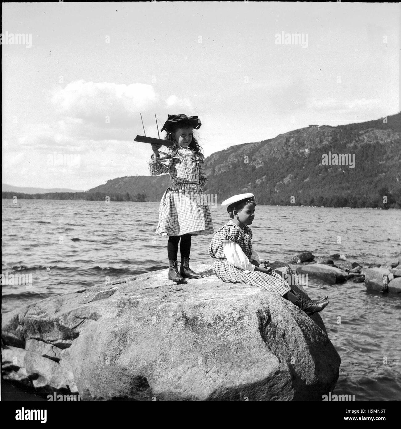 Kinder am Lake City am Megunticook See im Jahr 1898. Stockfoto
