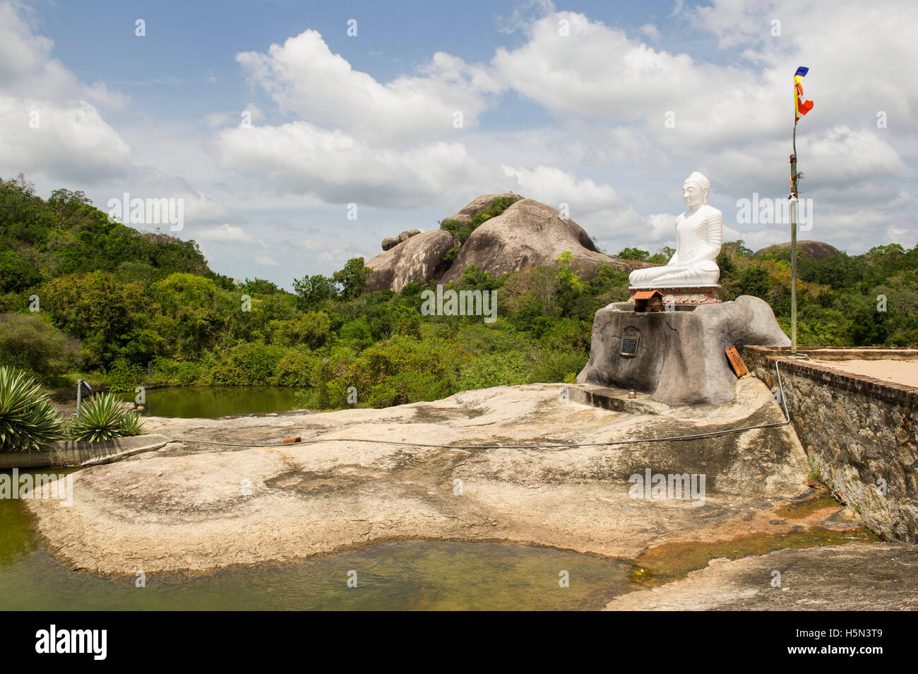 Buddha-Statue, Kudumbigala Kloster, in der Nähe von Arugam Bay, Sri Lanka Stockfoto