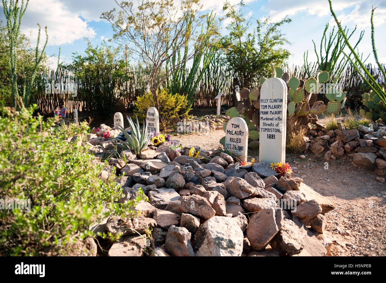Boot Hill Friedhof und das Grab von Billy Clanton und die McLaury-Brüder. Niedergeschossen von Wyatt Earp am OK Corral Stockfoto
