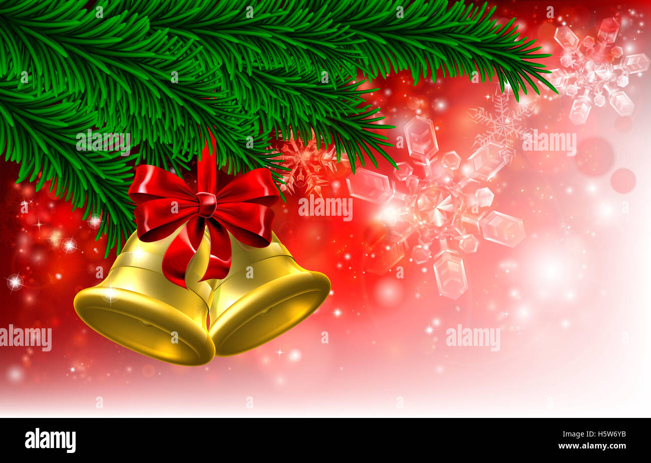 Ein roter Weihnachtsbaum gold Glocken Dekoration Ornament hängen von einem Baum mit Schneeflocken Hintergrund Stockfoto