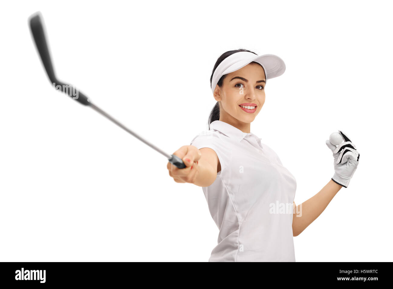 Golfspielerin zeigen einen Golfschläger in die Kamera und halten einen Golfball isoliert auf weißem Hintergrund Stockfoto