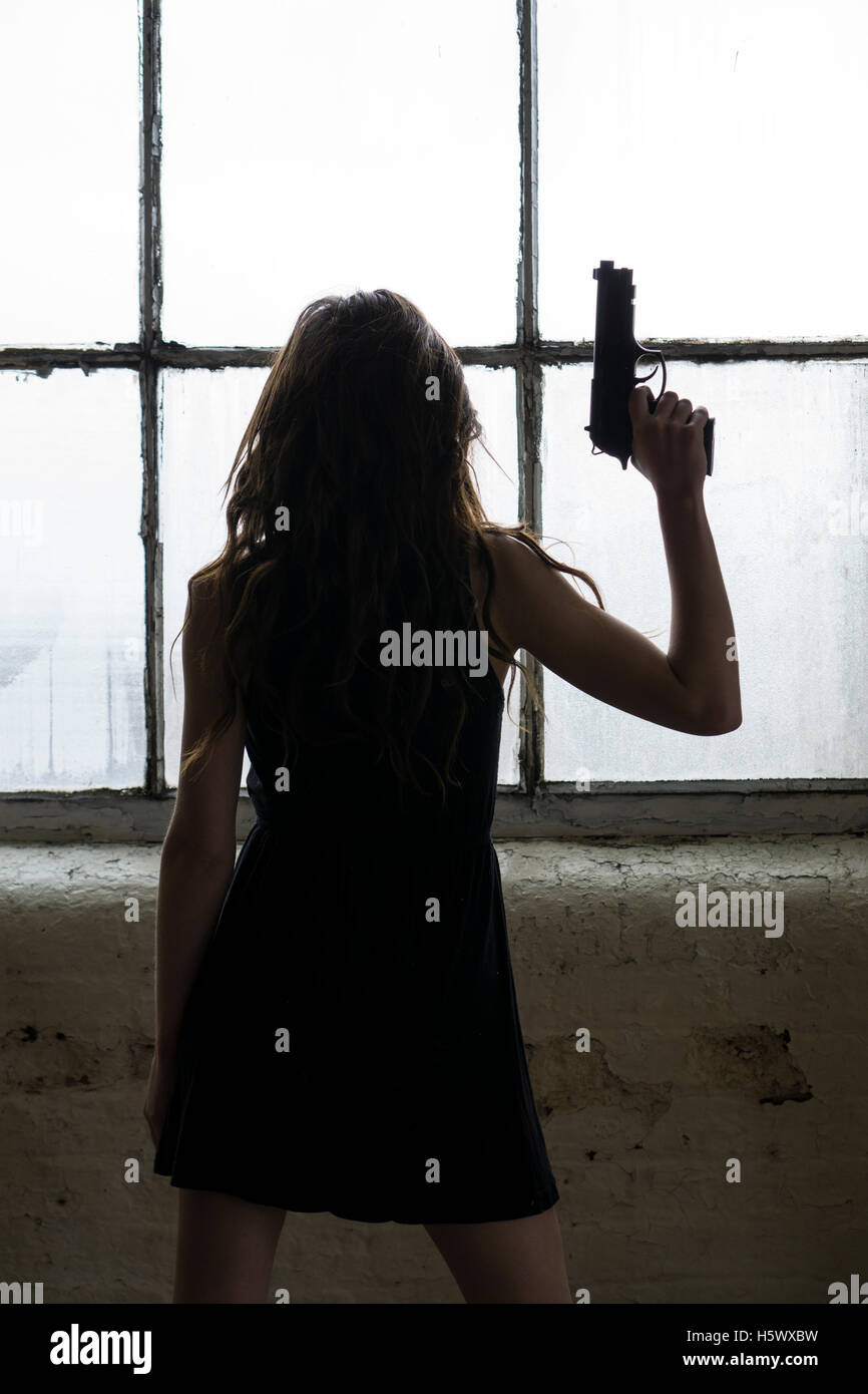 Girl Gun Silhouette Stockfotos und -bilder Kaufen - Alamy