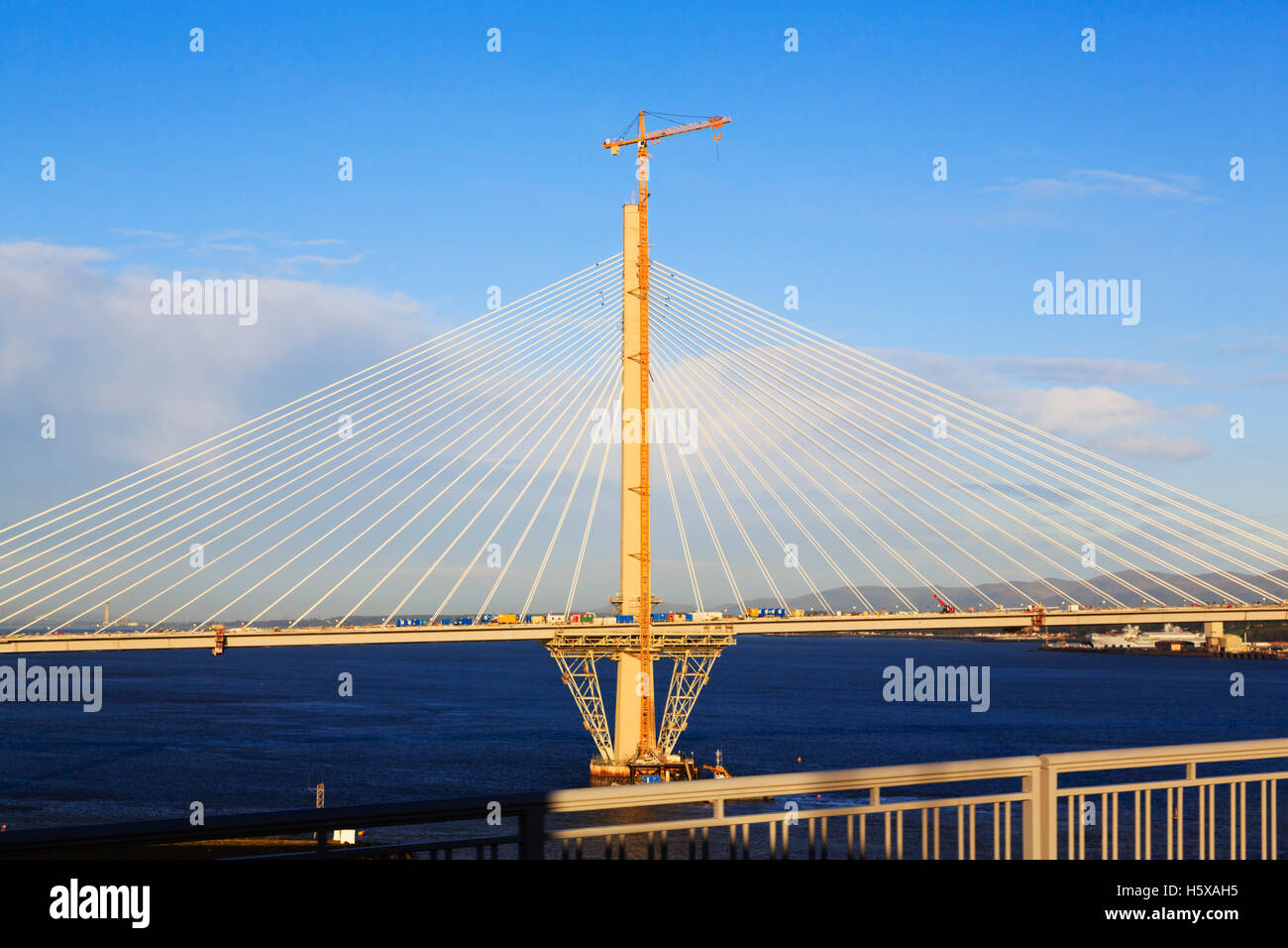 Die Bauarbeiten am neuen Firth of Forth Queensferry Crossing Straßenbrücke. Edinburgh, Schottland Stockfoto