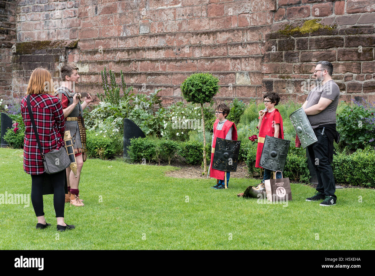Der Roman Army in Chester bildet eine neue Familie von Rekruten Stockfoto