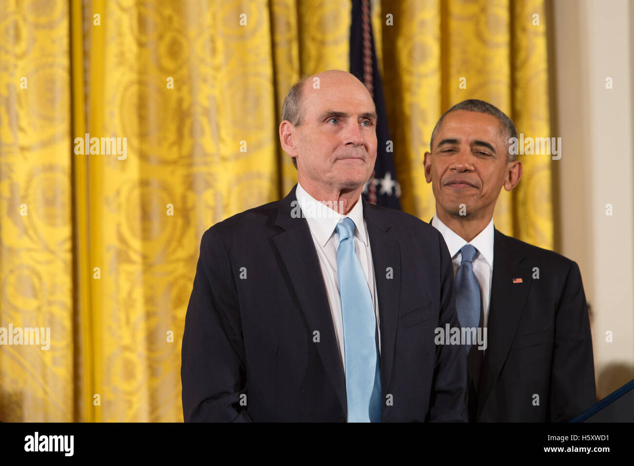 James Taylor erhält die Presidential Medal Of Freedom Award am 24. November 2015 von US-Präsident Barack Obama im Weißen Haus in Washington, D.C. Stockfoto