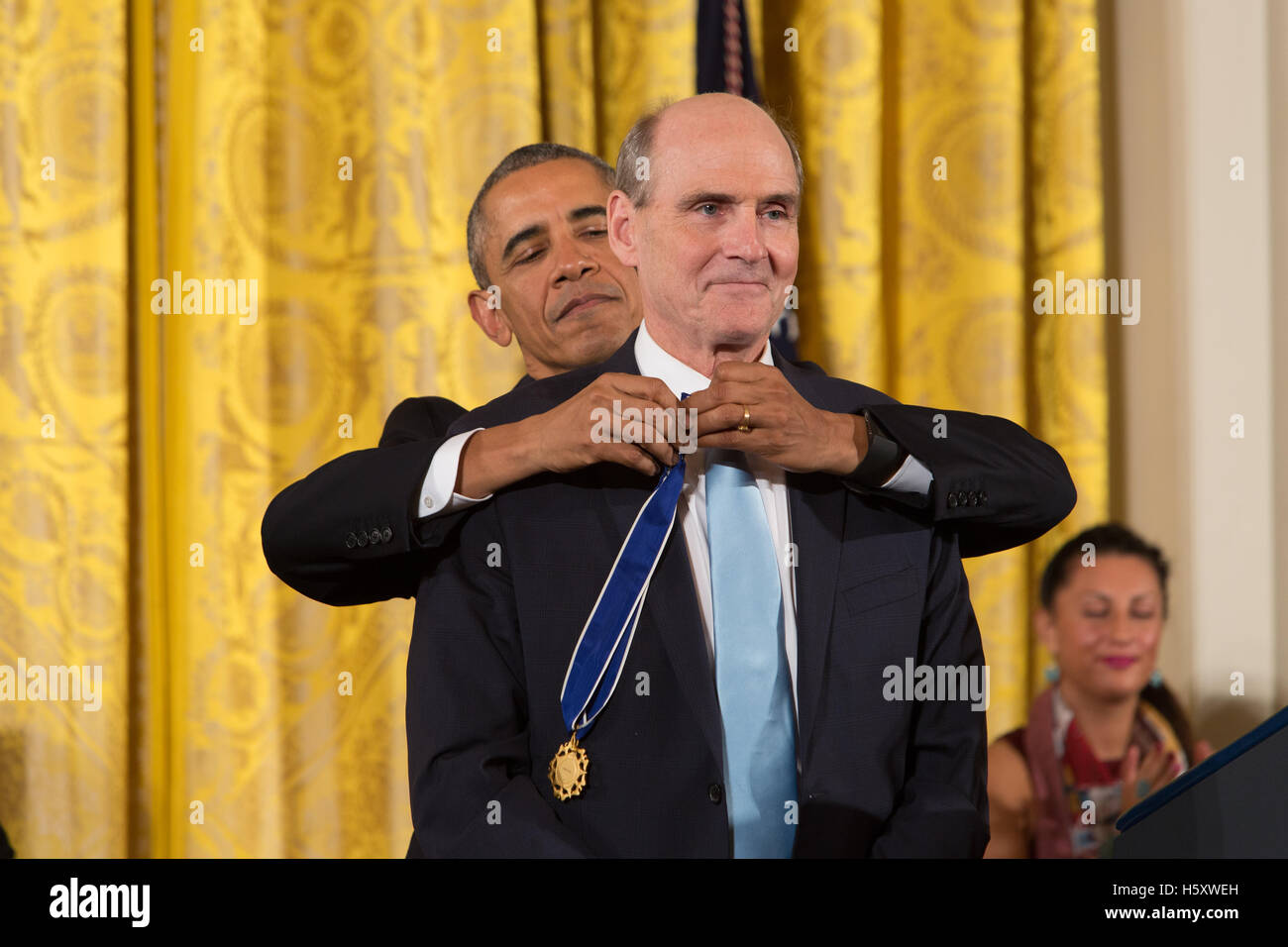 James Taylor erhält die Presidential Medal Of Freedom Award am 24. November 2015 von US-Präsident Barack Obama im Weißen Haus in Washington, D.C. Stockfoto