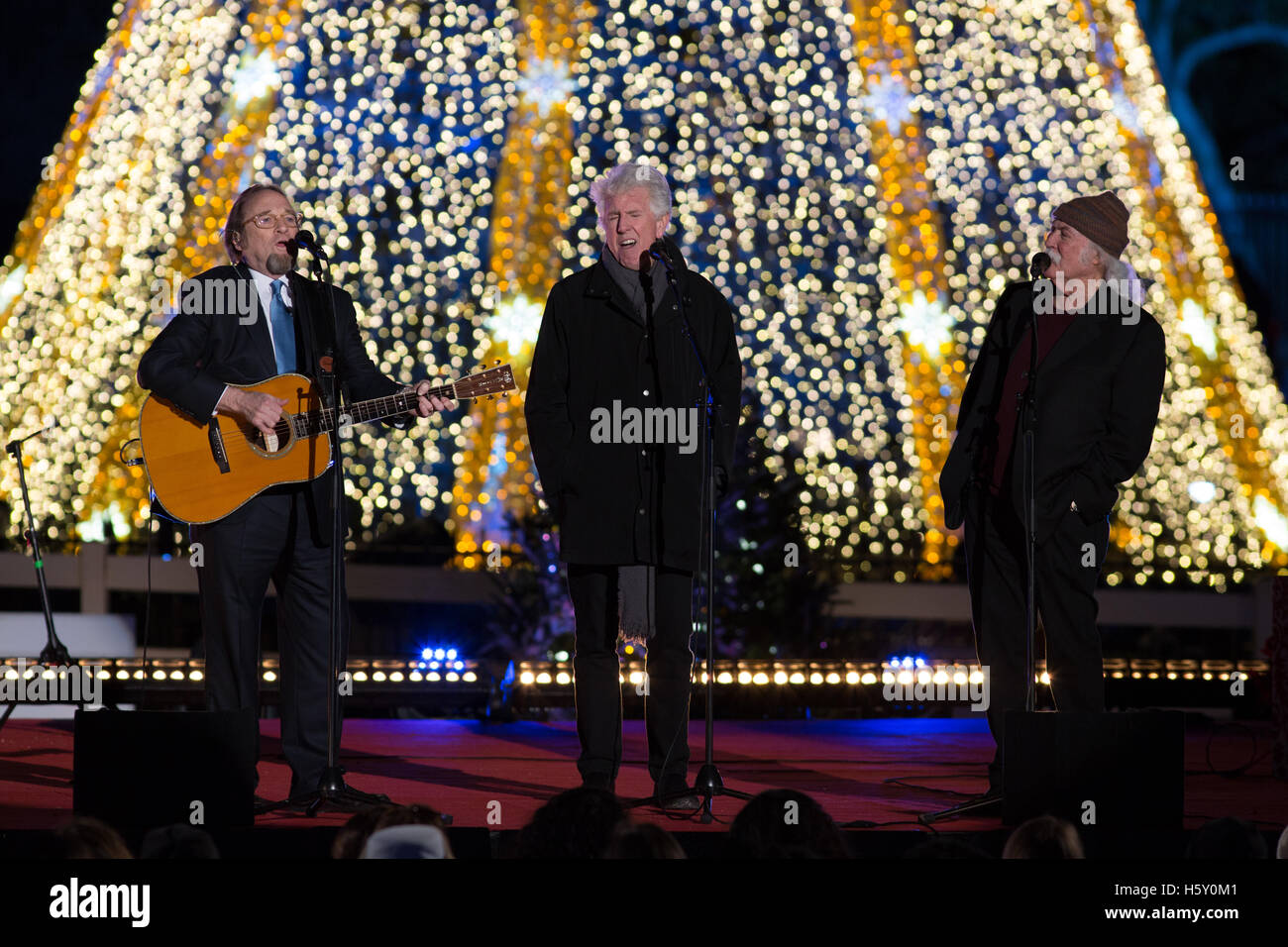 Crosby, Stills & Nash führt auf die 2015 nationale Weihnachtsbaum Beleuchtung am 3. Dezember 2015 in Washington D.C. Stockfoto