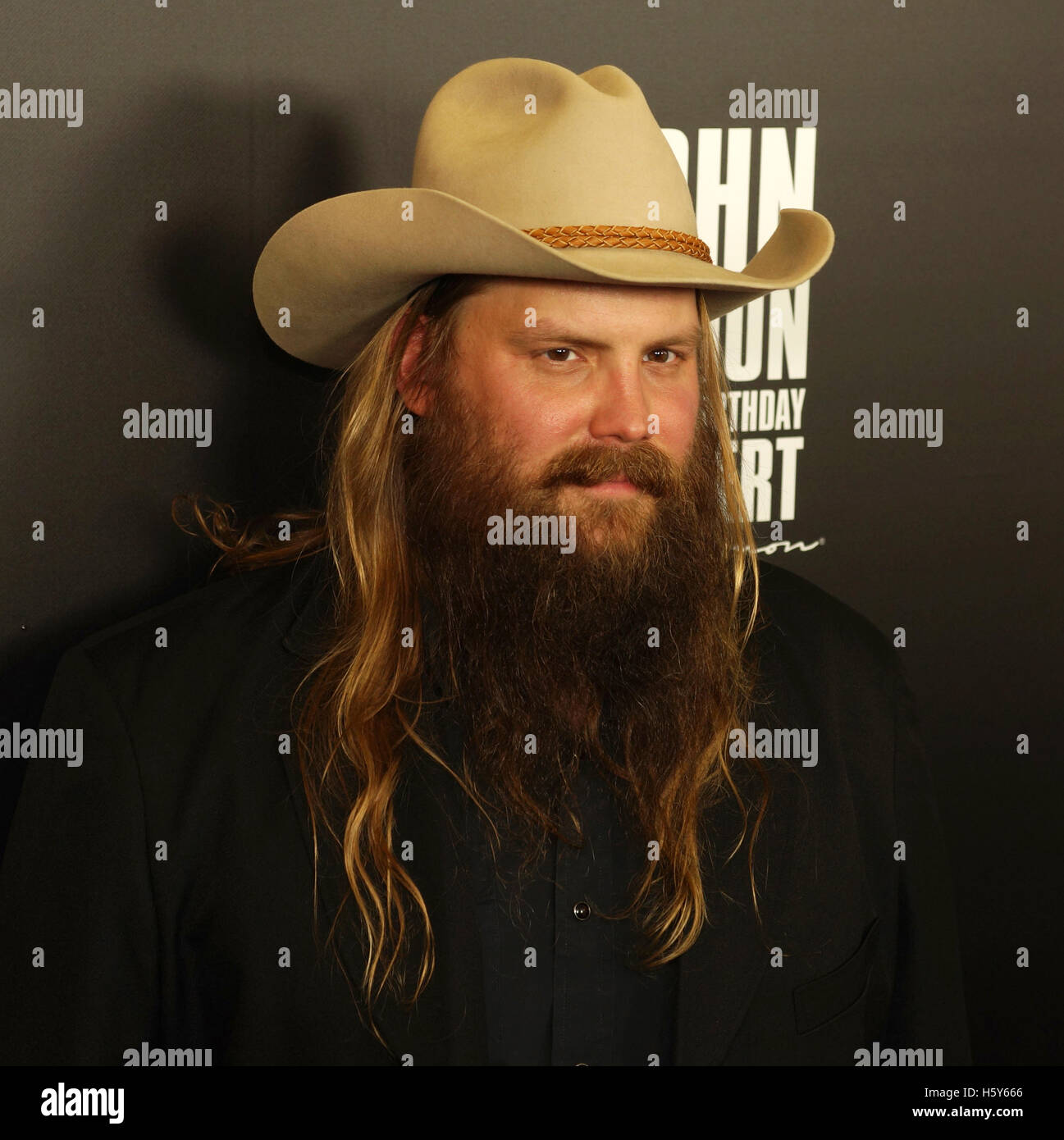 Chris Stapleton auf dem roten Teppich vor der Imagine: John Lennon 75th Birthday Concert @ The Theater am Madison Square Garden In New York City am 5. Dezember 2015. Stockfoto