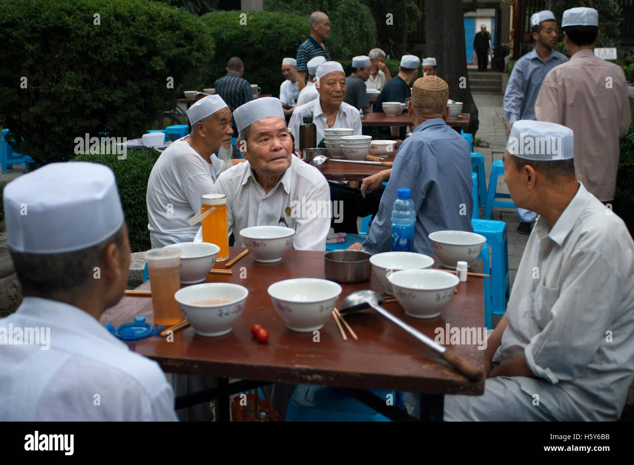 Moslemischen Viertel von Xian, Shaanxi, China, Asien. Die große Moschee von Xi ' an, die größte Moschee in China. Treffen von Muslimen und hal Stockfoto