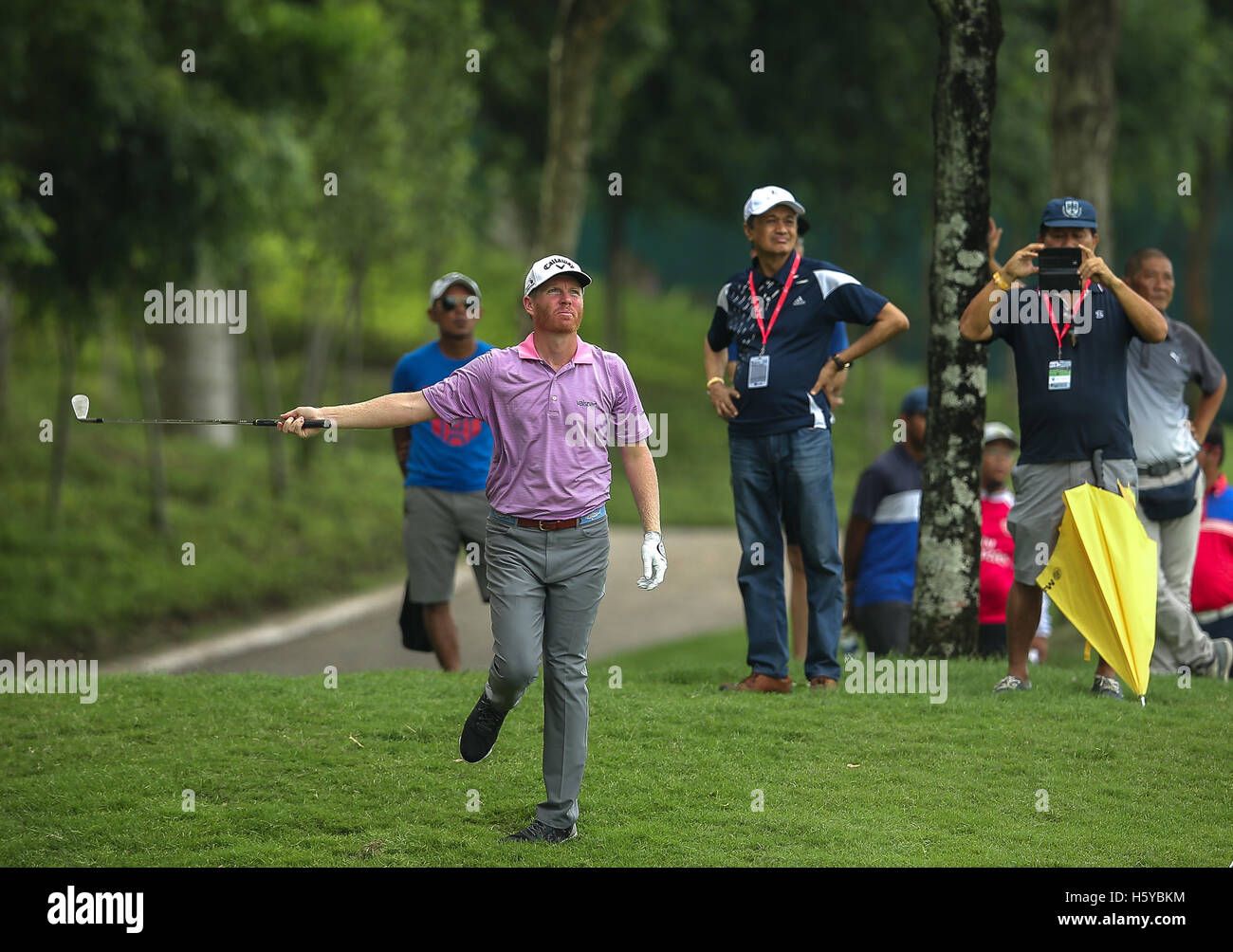 Kuala Lumpur, Malaysia. 21. Oktober 2016. Derek Fathauer in der zweiten Runde des 2016 CIMB Classic Golfturnier im TPC Kuala Lumpur am 21. Oktober 2016. Bildnachweis: Nufa Qaiesz/Alamy Live-Nachrichten Stockfoto