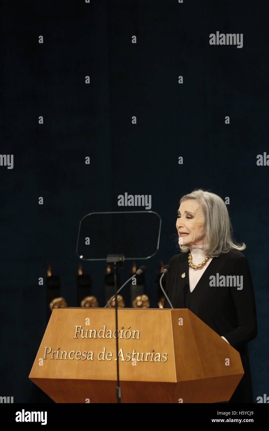 Oviedo, Spanien. 21. Oktober 2016. Schauspielerin Nuria Espert während der Geburt der Prinzessin von Asturien Awards 2016 in Oviedo, auf Freitag, 21. Oktober 2016. Bildnachweis: Gtres Información Más lokalen auf line,S.L./Alamy Live News Stockfoto