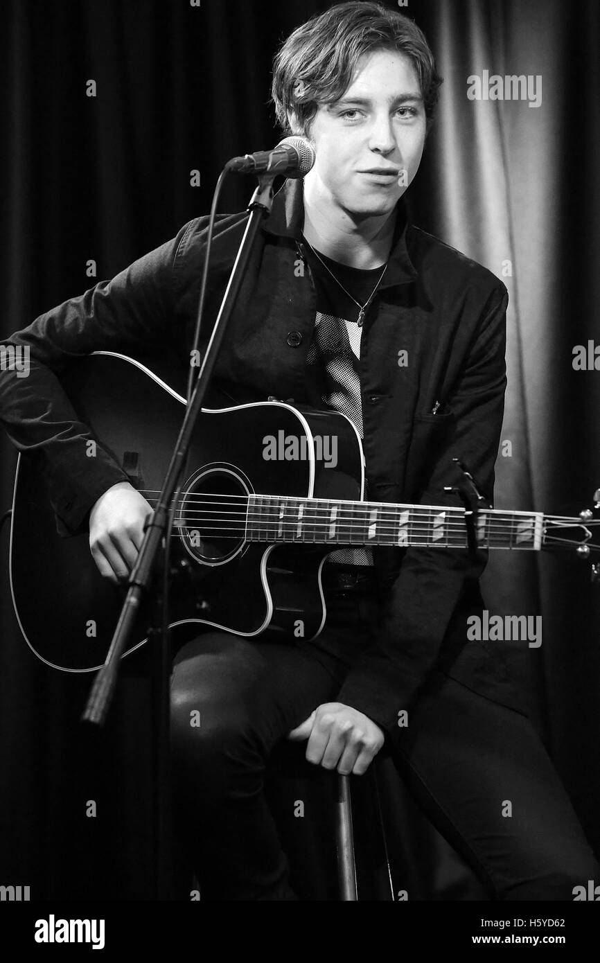 Bala Cynwyd, PA, USA. 21. Oktober 2016. Wels und die Bottlemen besuchen Sie Radio 104.5 Performance Studio in Bala Cynwyd, Pennsylvania am 21. Oktober 2016 © Star Shooter/Medien Punch/Alamy Live News Stockfoto