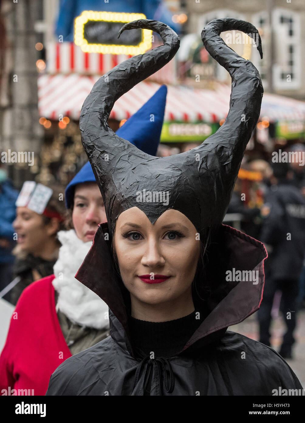 Frauen In Der Fantasie Constumes Teilnahme An Der Traditionellen Parade 