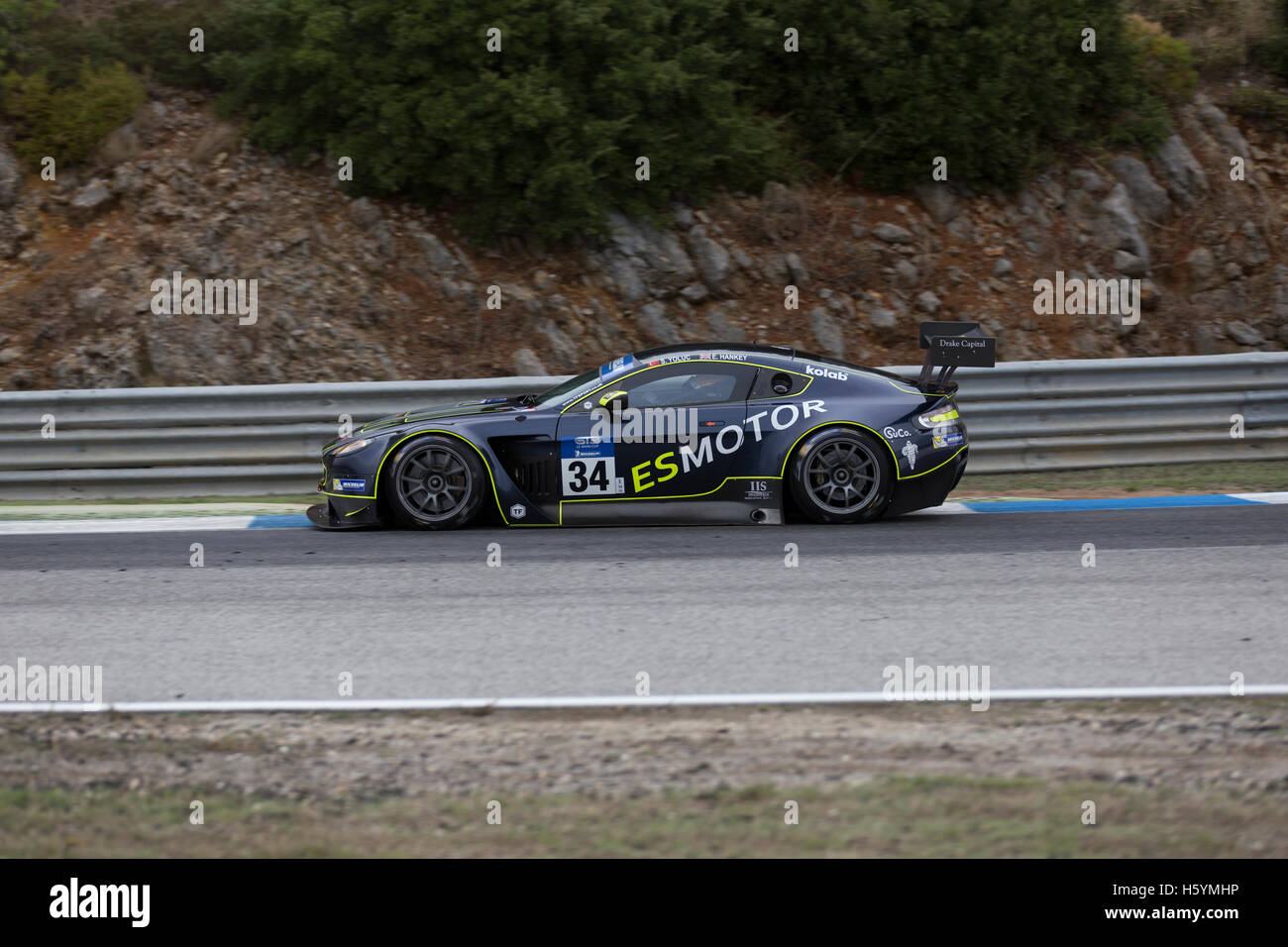 22. Oktober 2016. Estoril, Portugal. #34 TF Sport - Aston Martin V12 Vantage GT3, angetrieben von Salih Yoluc (TUR) und Euan Hankey (GBR) während des Rennens von Michelin GT3 Le Mans Cup, während der europäischen Le Mans Serie Week-End Estoril Credit: Alexandre de Sousa/Alamy Live News Stockfoto