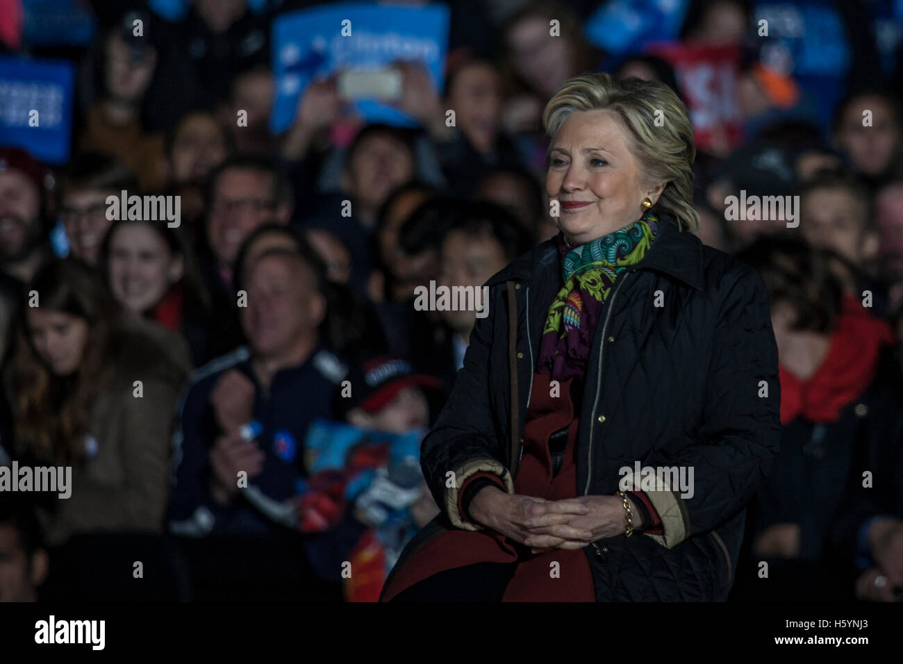 Philadelphia, USA. 22. Oktober 2016. Hillary Clinton und Tim Kaine halten Kampagne Rallye in Philadelphia. Bildnachweis: Rudy k/Alamy Live News Stockfoto