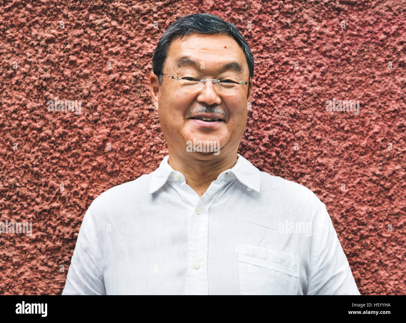 Japanisch Mann lächelnd Protrait Lifestyle-Konzept Stockfoto