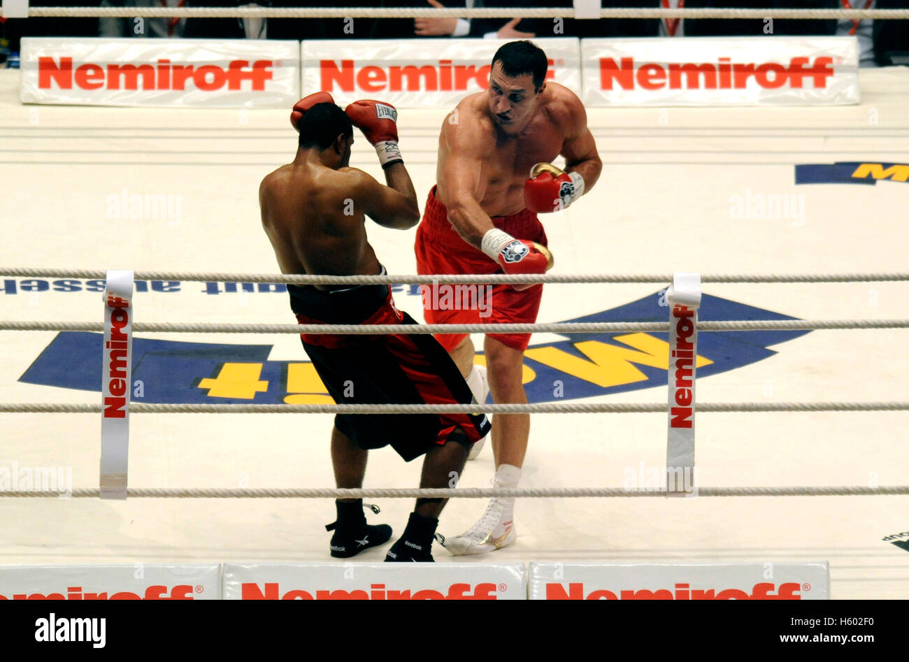 Boxen, Wladimir Klitschko, UKR, vs. Eddie Chambers, USA, Schwergewichts-WM-Kampf in der Esprit Arena, Düsseldorf Stockfoto
