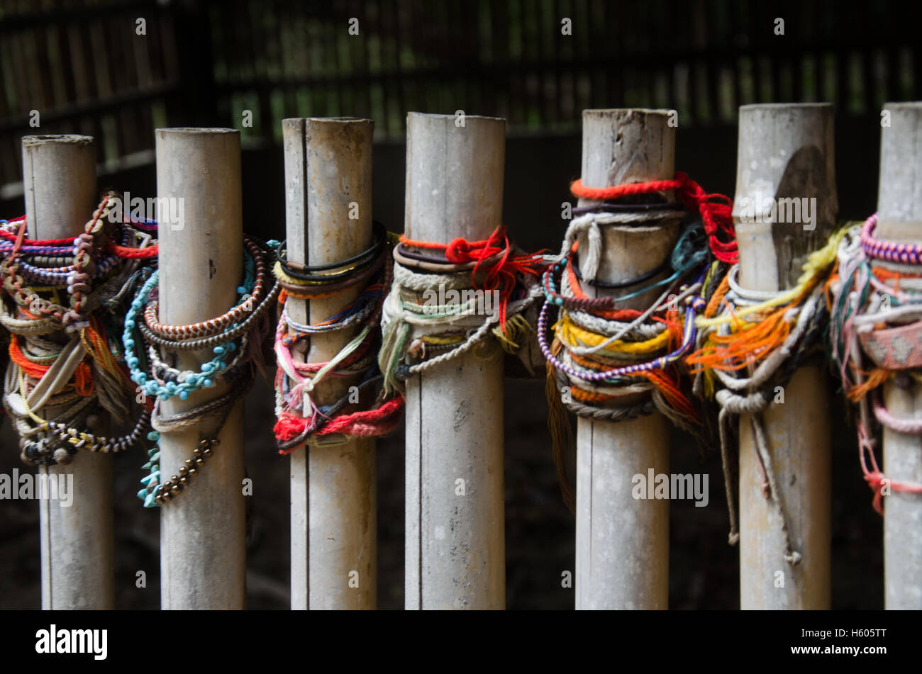 Armbänder sind diejenigen, während die Völkermorde des Khmer Rouges verloren, commerate Stockfoto